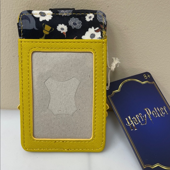 Loungefly Harry Potter HUFFLEPUFF Card Holder NWT - Picture 2 of 3